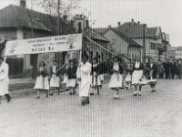 ALBUM 1957 19  1957 Május 1.-i felvonulás, Aszód - Kossuth Lajos utca