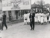 ALBUM 1957 20  1957 Május 1.-i felvonulás, Aszód - Kossuth Lajos utca