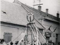 ALBUM 1958 028  1958 Május 1. Felvonulás - Aszód, Kossuth Lajos utca 1.