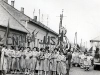 ALBUM 1958 031  1958 Május 1. Felvonulás - Aszód, Kossuth Lajos utca 1.