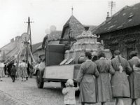 ALBUM 1958 042  1958 Május 1. Felvonulás - Aszód, Kossuth Lajos utca 57.