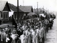 ALBUM 1958 045  1958 Május 1. Felvonulás - Aszód, Kossuth Lajos utca 61.