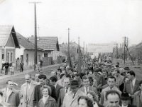 ALBUM 1958 047  1958 Május 1. Felvonulás - Aszód, Kossuth Lajos utca 61.