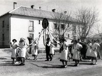 ALBUM 1958 053  1958 Május 1. Felvonulás - Aszód, Kossuth Lajos utca 1.