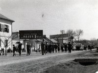 ALBUM 1958 054  1958 Május 1. Felvonulás - Aszód, Kossuth Lajos utca 1.