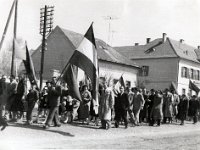 ALBUM 1958 056  1958 Május 1. Felvonulás - Aszód, Kossuth Lajos utca 1.