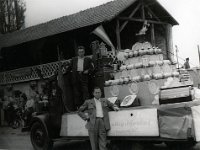 ALBUM 1958 058  1958 Május 1. Felvonulás - Aszód, Aszód FC sporttelp